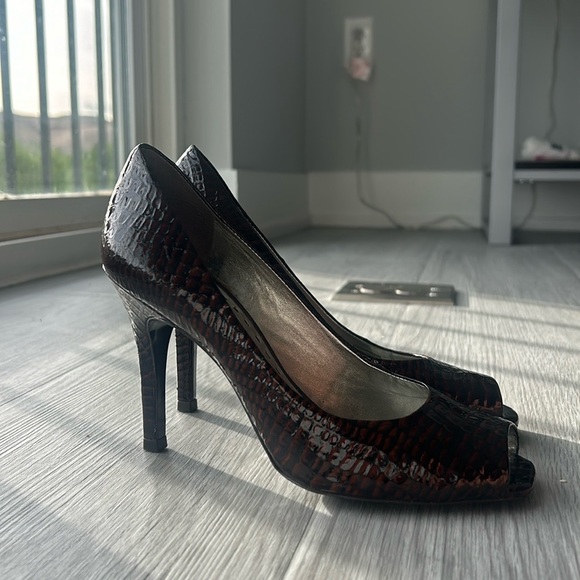 Gianni Bini Brown Patent Leather Shoe - Picture 3 of 3